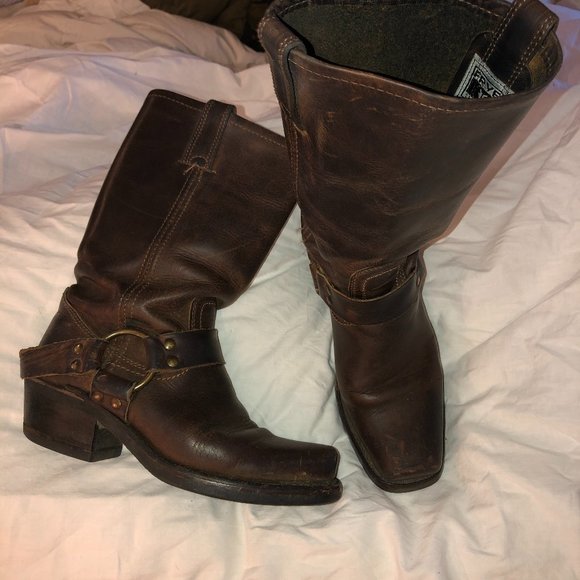 Frye Shoes - Frye Harness Mid dark brown EUC 5.5